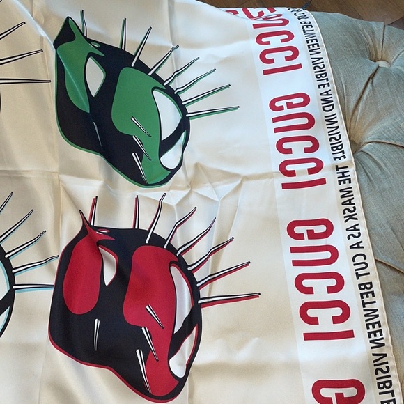 New authentic unisex gucci silk scarf - Picture 2 of 8